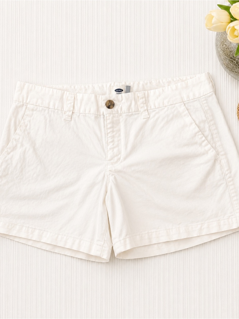 Old Navy Women's Cream Short-Length Chino Shorts